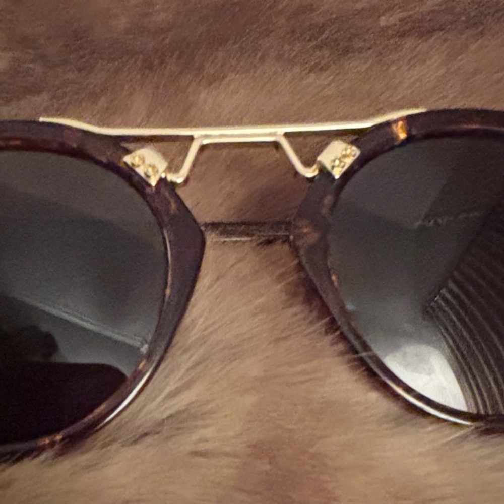 Stylish Tortoiseshell Sunglasses for Women - Picture 7 of 7